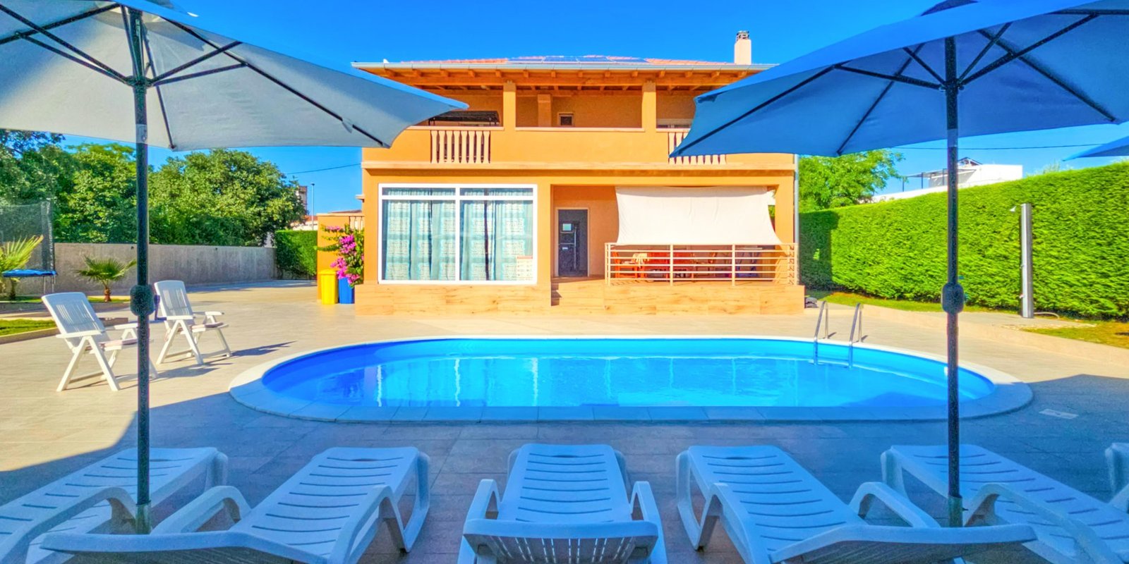 Kuća s bazenom i suncobranima - Lucija Retreat, Bibinje